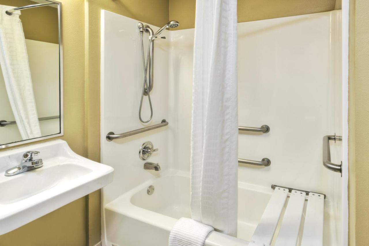 Queen Studio Suite Bath Tub Mobility Accessible Non-Smoking,1742835188:JPEG
